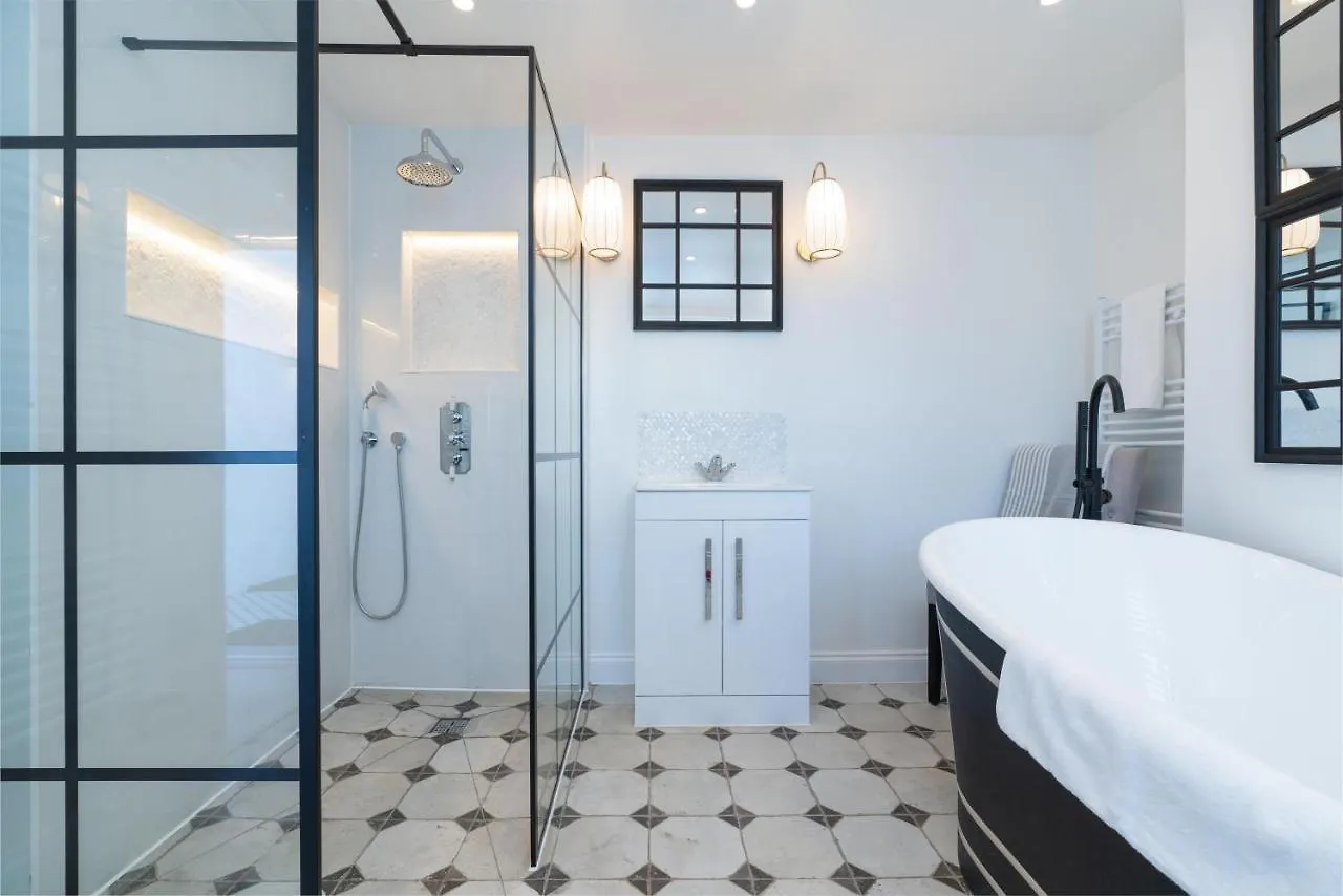 Gloucester Place Townhouse With Hot Tub! Cheltenham