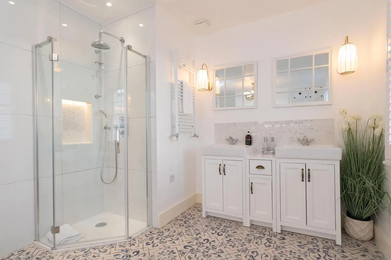 Apartment Gloucester Place Townhouse With Hot Tub! Cheltenham