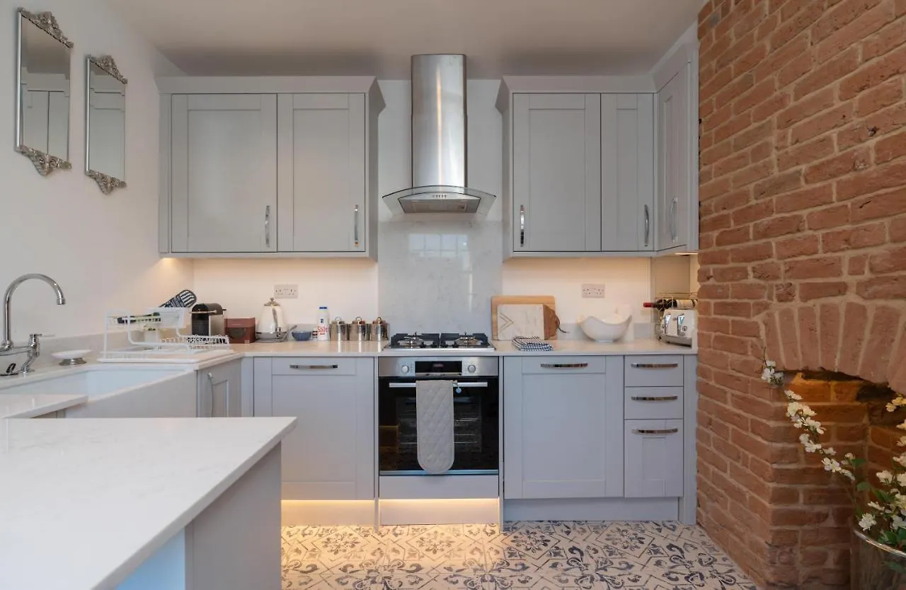 Gloucester Place Townhouse With Hot Tub! Cheltenham