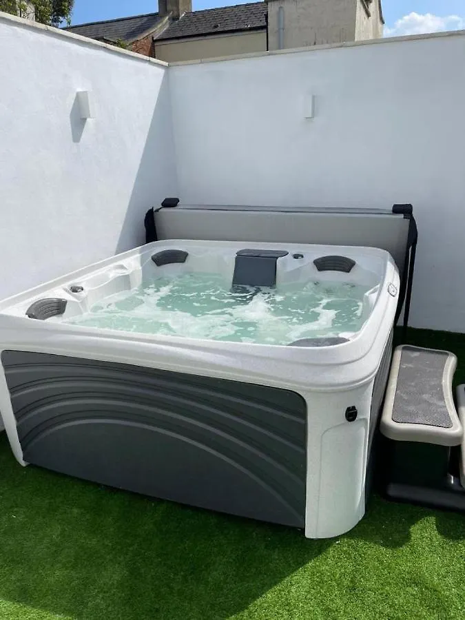 Gloucester Place Townhouse With Hot Tub! Cheltenham 0*,